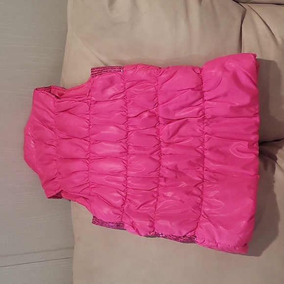 2 puffer Vests - Picture 5 of 7